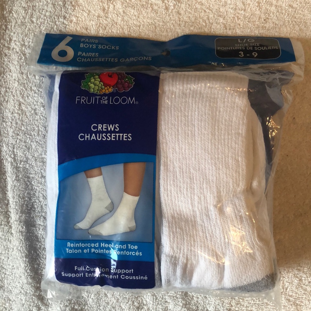 New in package boys Fruit of the Loom Crew Socks